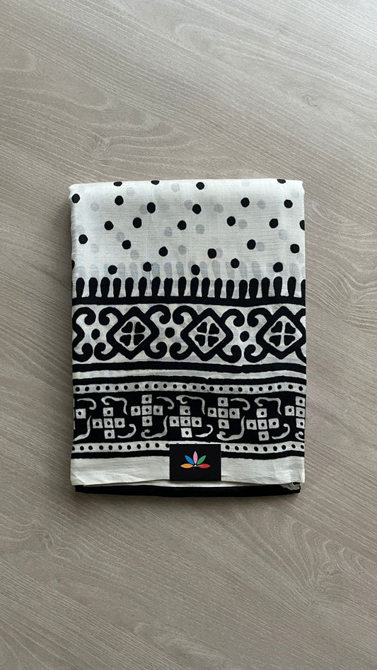 Handcrafted Geometric Design Light Weight Mulberry Silk Saree -25064