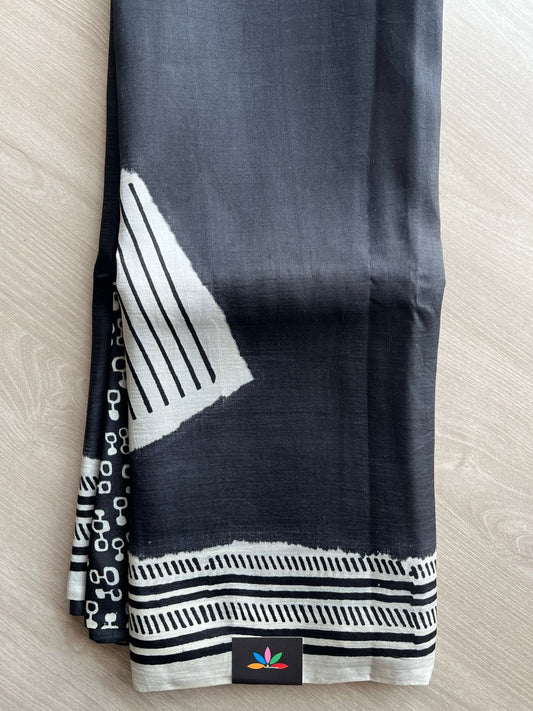 Handcrafted Geometric Design Light Weight Mulberry Silk Saree -25067