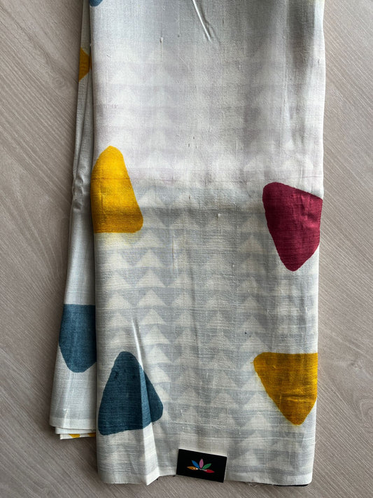 Partly Pallu Handcrafted Geometric Design Light Weight Mulberry Silk Saree-26409