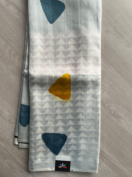 Partly Pallu Handcrafted Geometric Design Light Weight Mulberry Silk Saree-26409